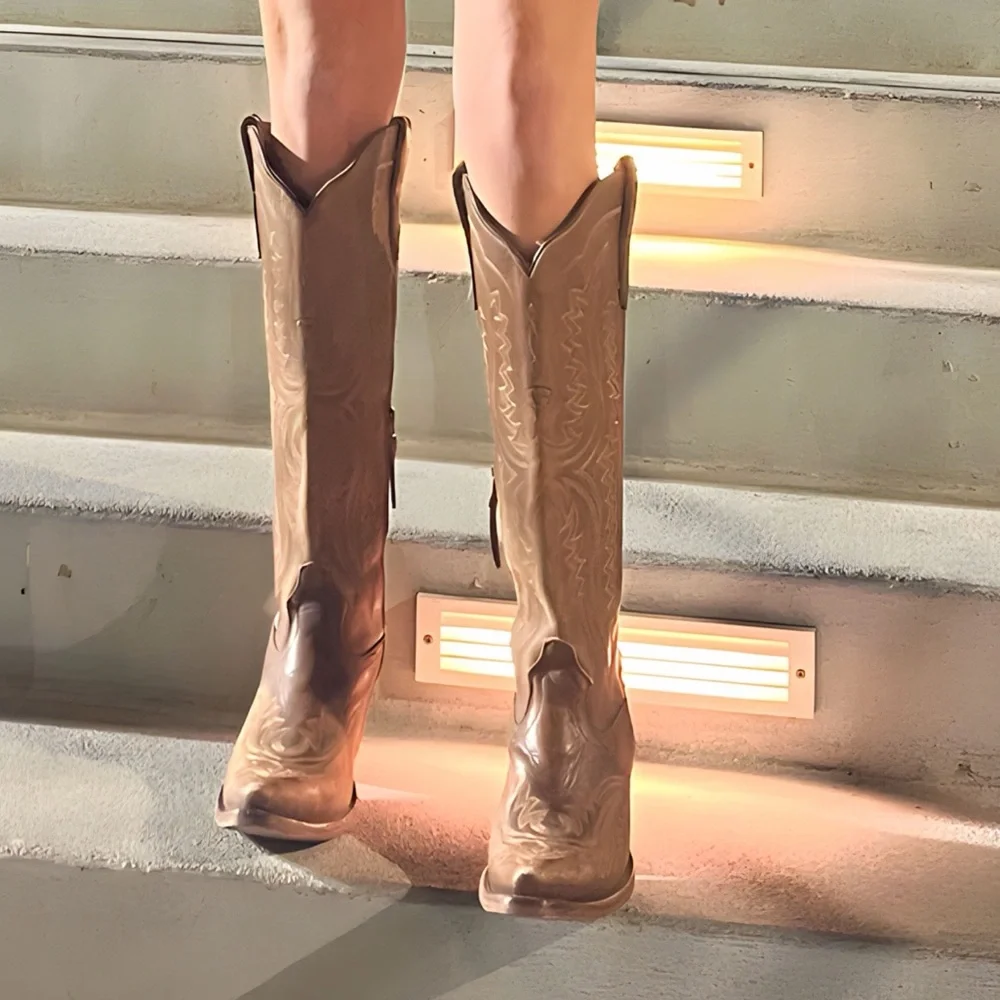 Ariat Casanova boots in distressed brown - Picture 3 of 3